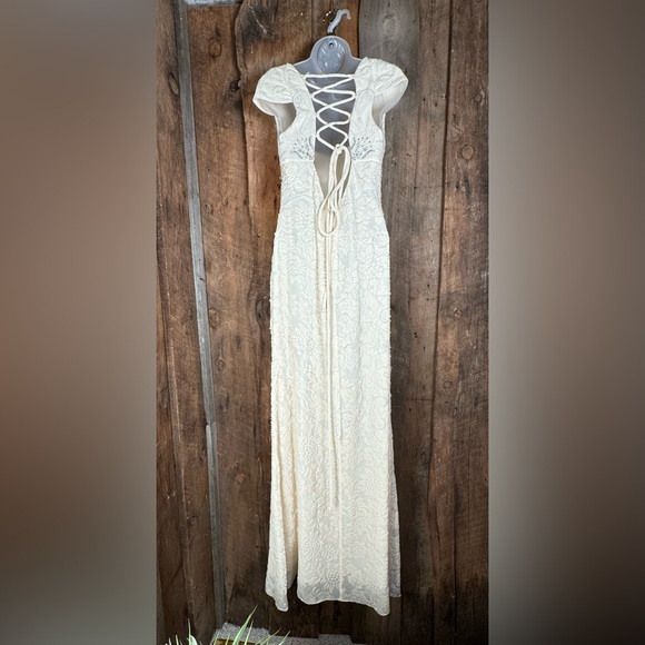 Badgley Mischka Cream Velvet/Silk Gown - Size 8 - Picture 6 of 16